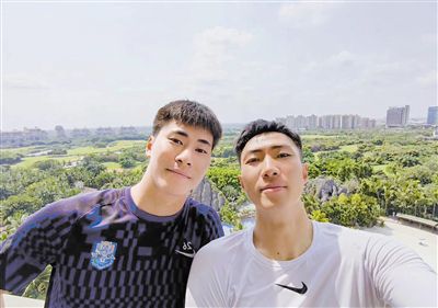 “曼联大约有3亿英镑的球员是价不符实的，也许曼联球迷会说他们还过得去。